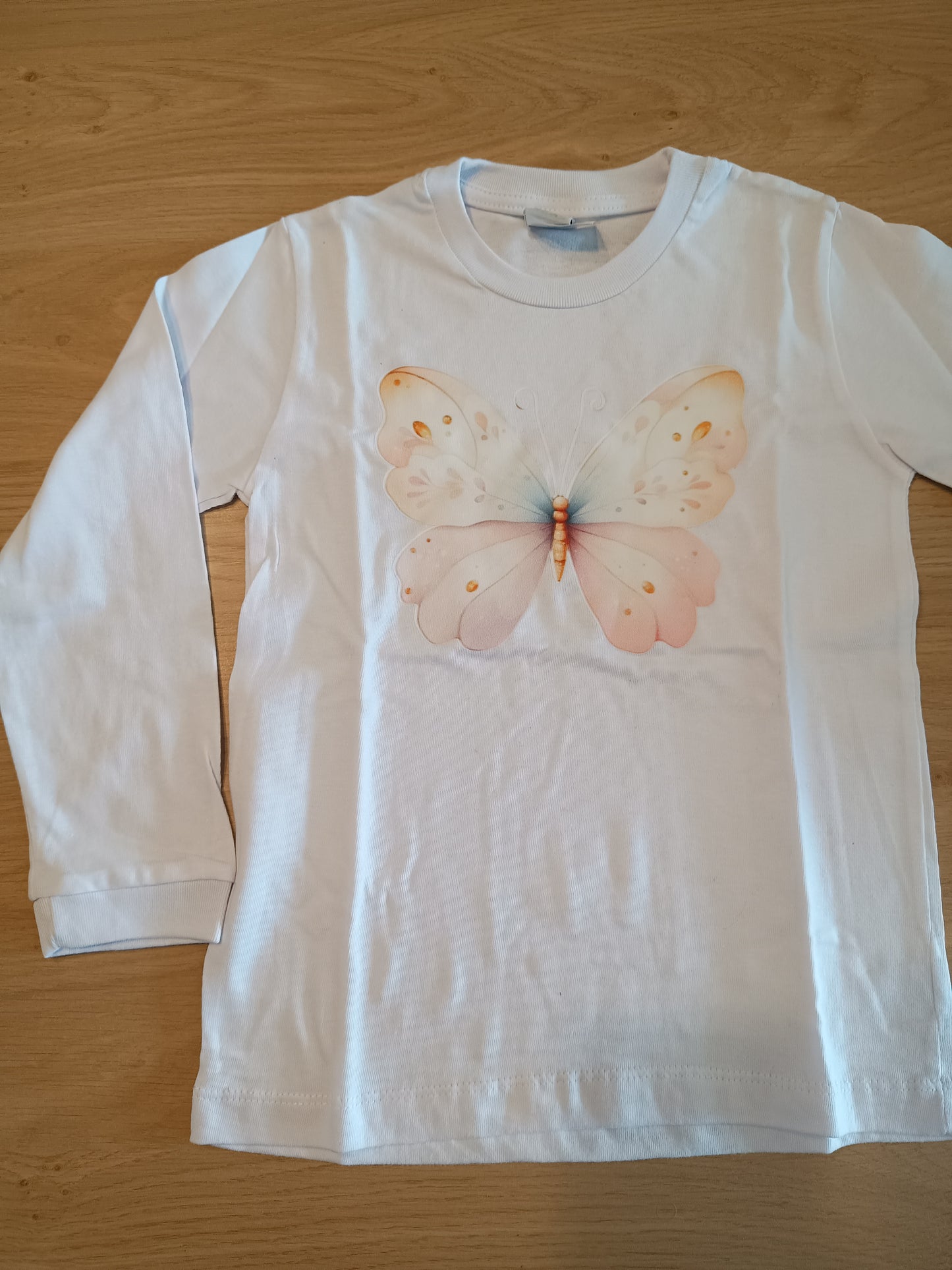 Tshirt white butterfly girl