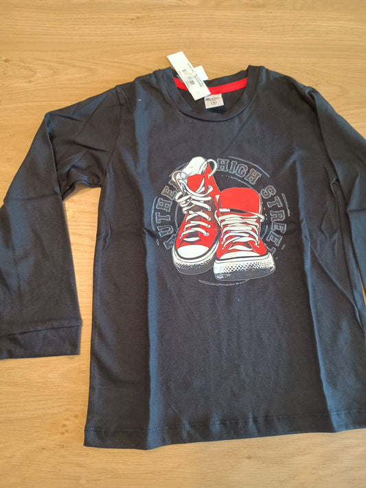 tshirt black shoes boy