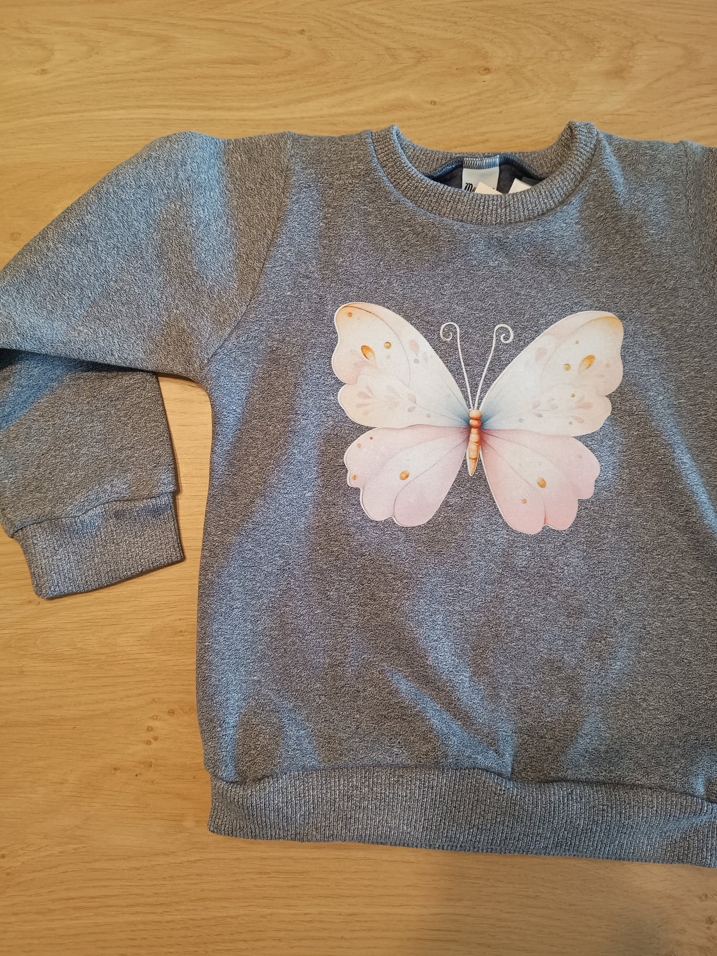 Pullover grey with butterfly