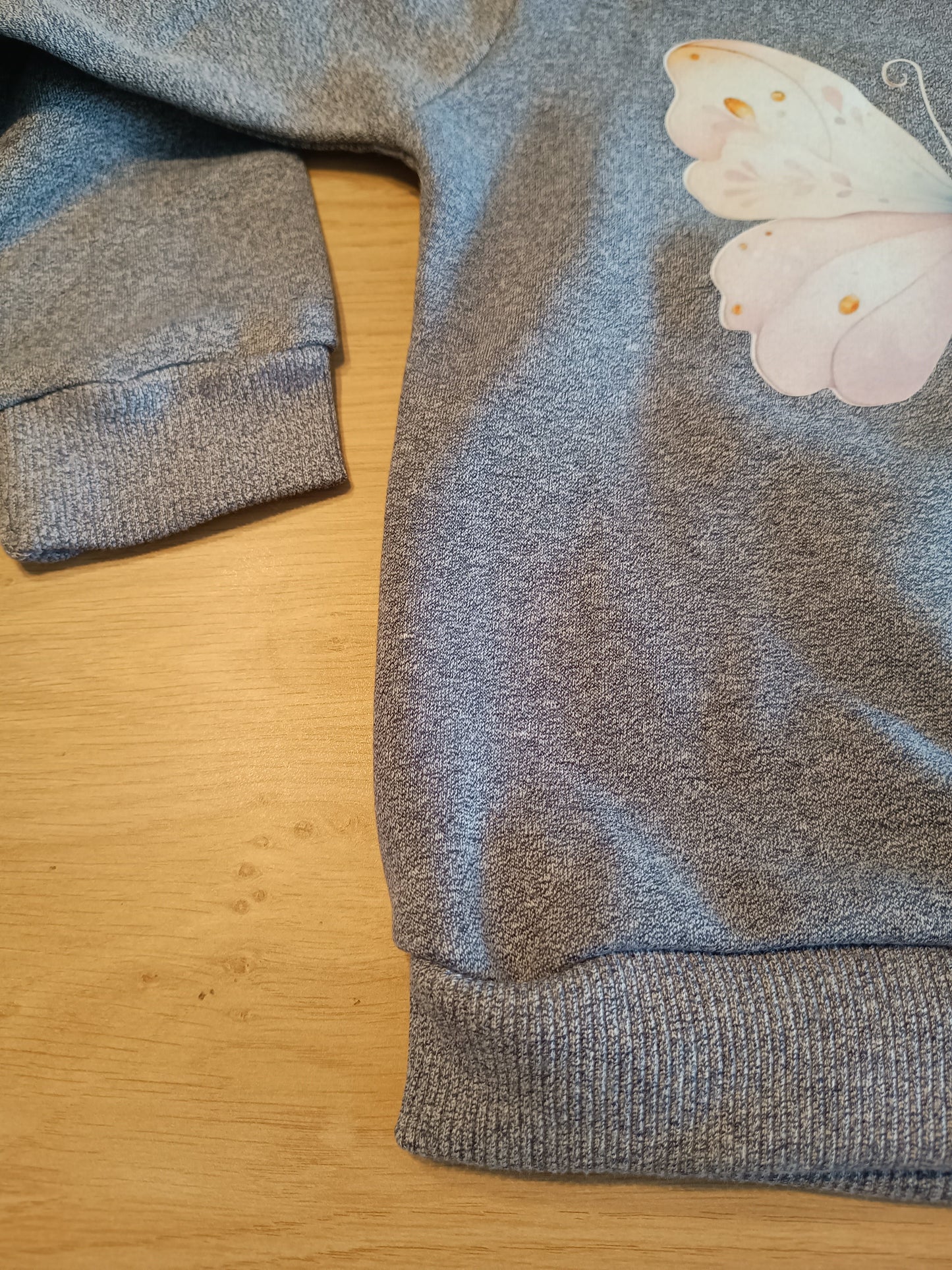 Pullover grey with butterfly