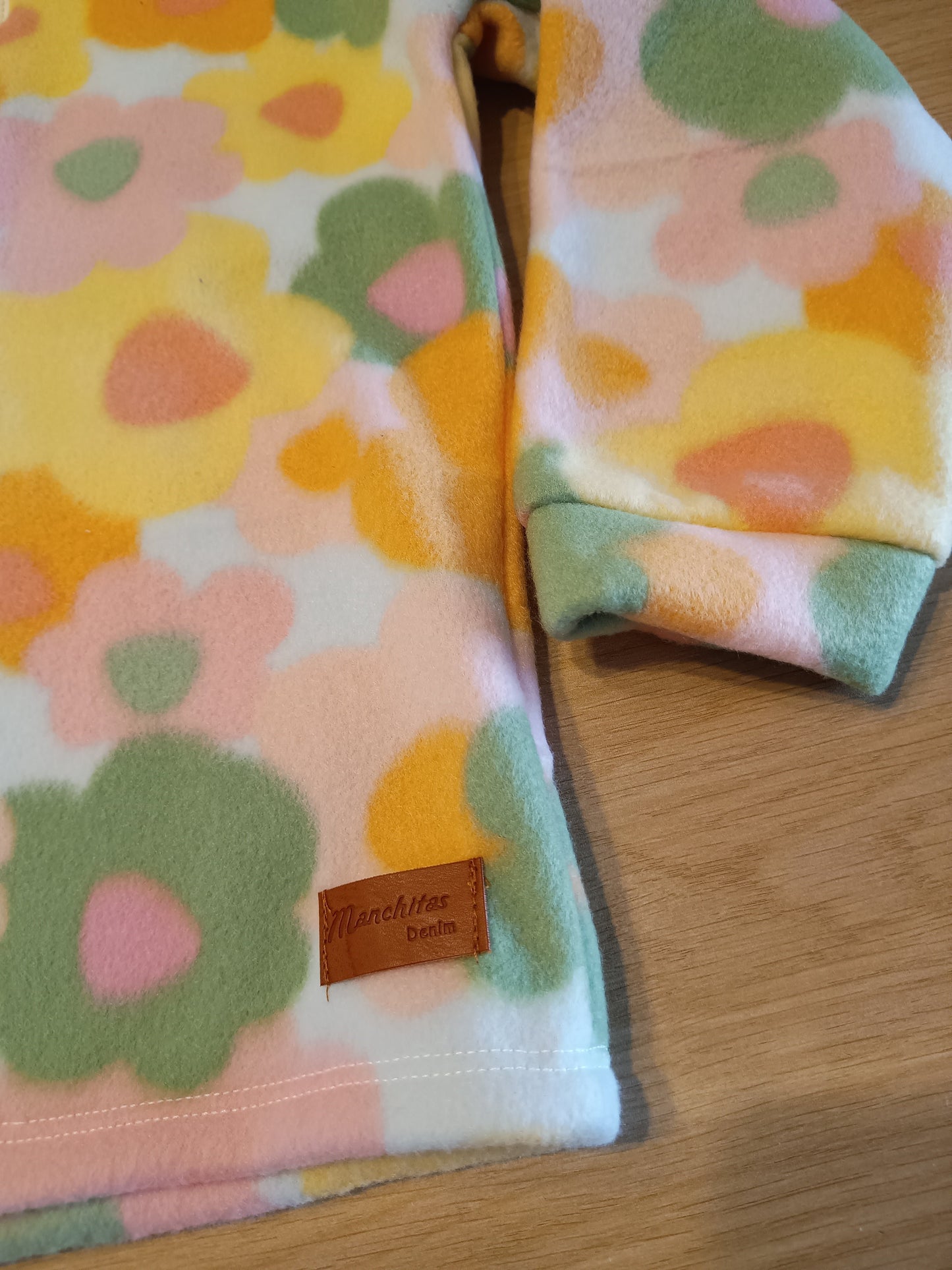 Pullover polar flower