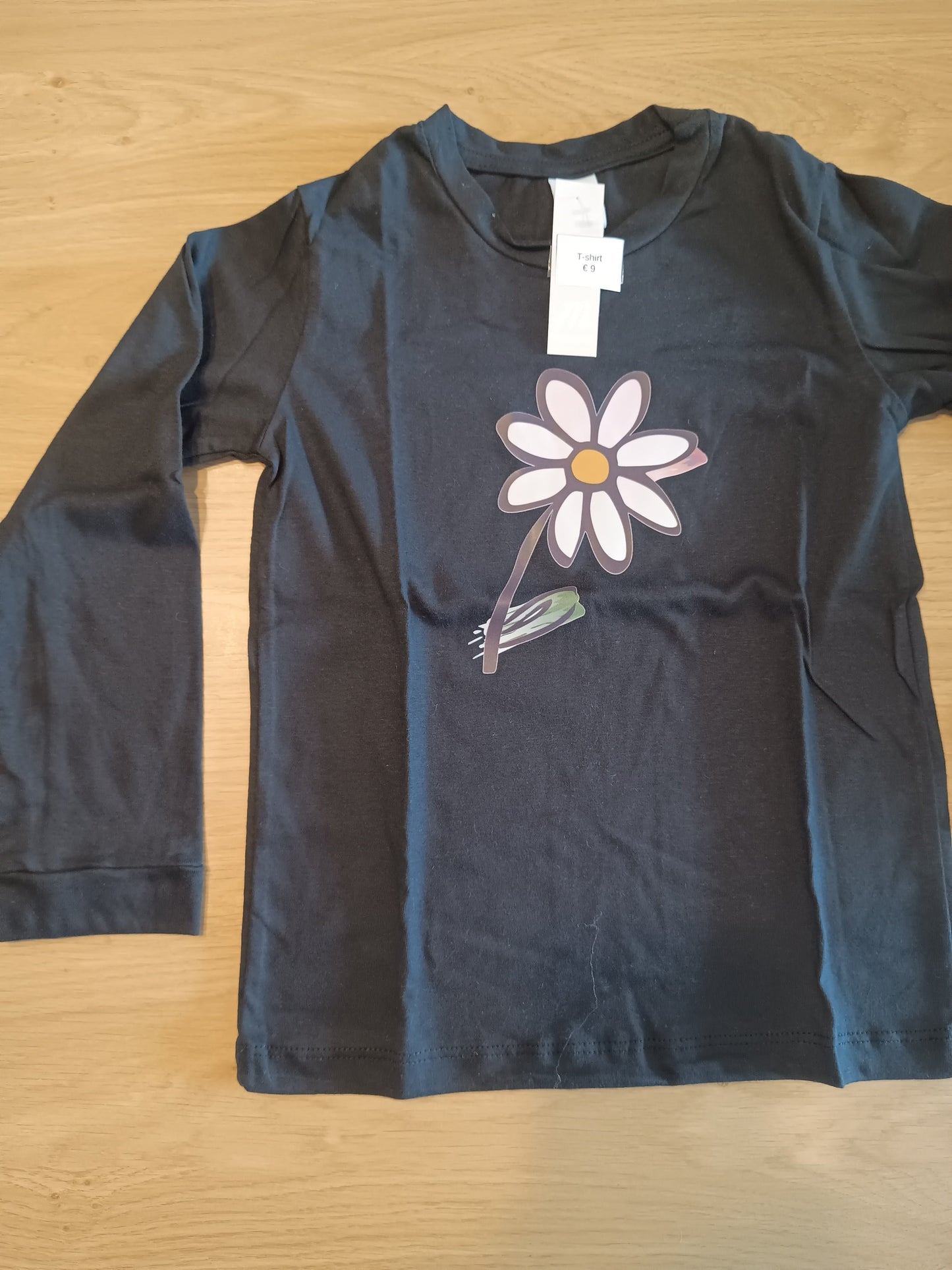 Tshirt black flower girl