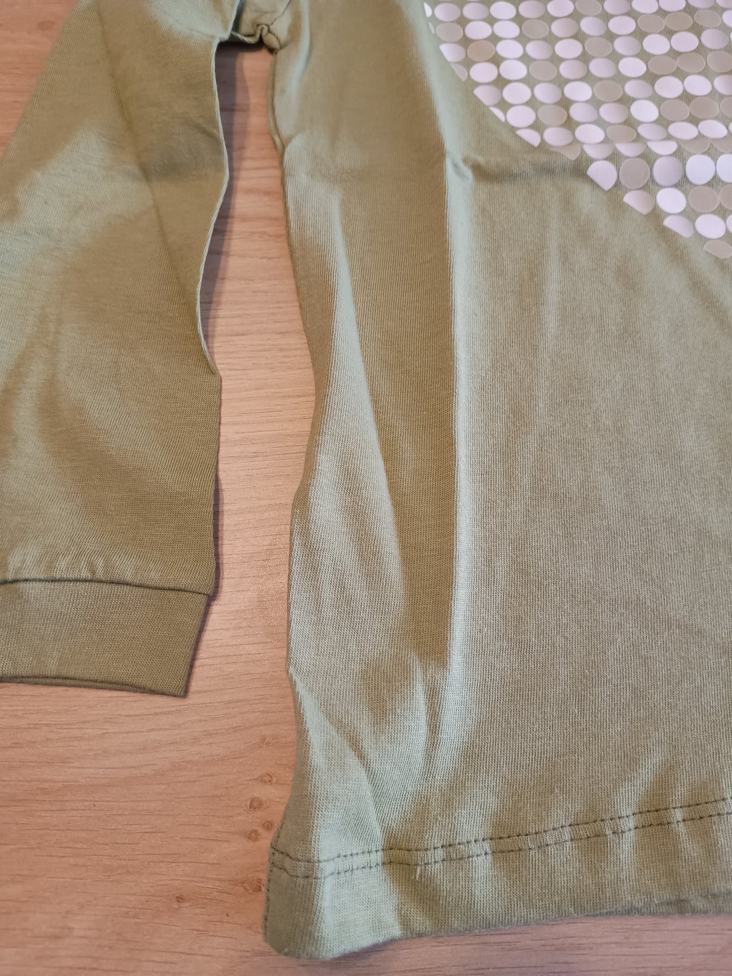 tshirt green heart girl