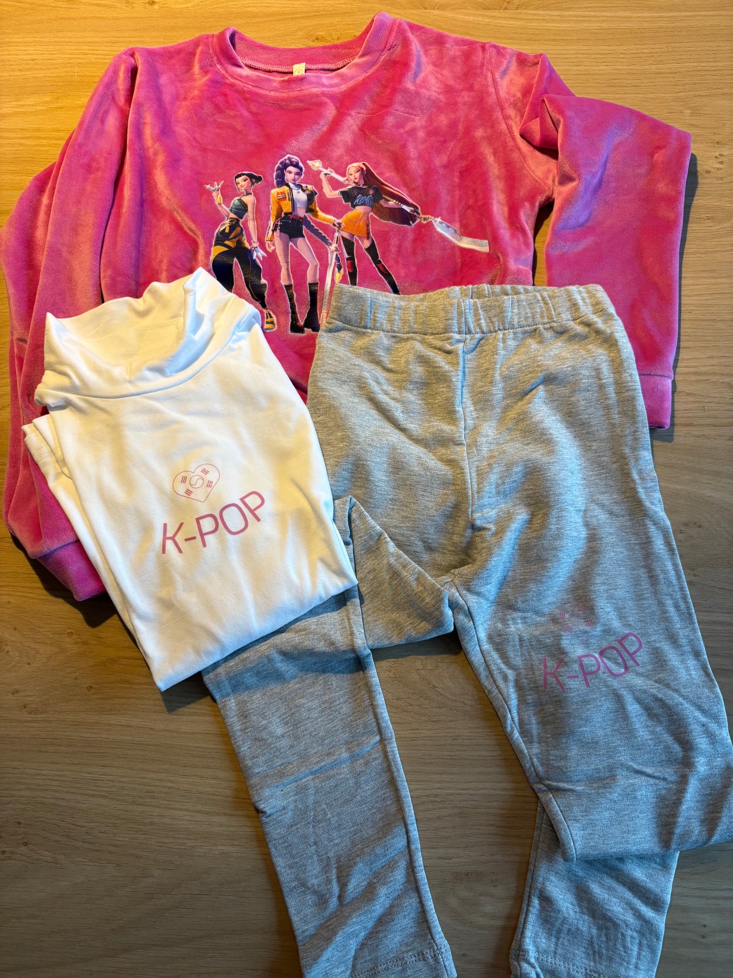 Kpop set tshirt + tight + buzo
