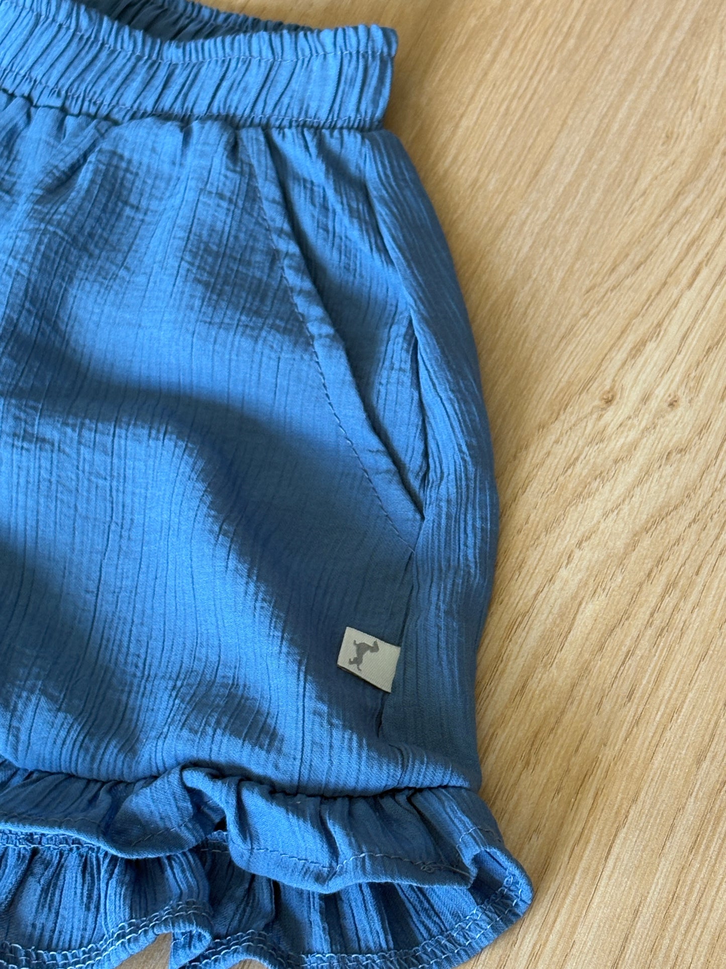 Creppe Short with ruffles